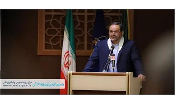 وزیر کار با روحیه انقلابی می‌خواهد مشکلات کارگران و بازنشستگان را حل کند