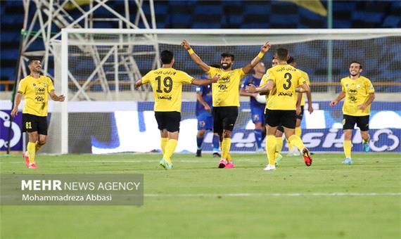 سپاهان پیروز شد و به صدر جدول بازگشت/ بازی با پرسپولیس حساس‌تر شد