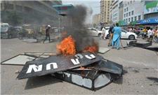معترضان خشمگین در پاکستان، بیلبوردهای سامسونگ را به آتش کشیدند