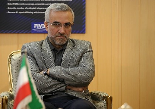 قانون منع بازنشستگان در خدمات دولتی دنبال شود نه فدراسیون والیبال!