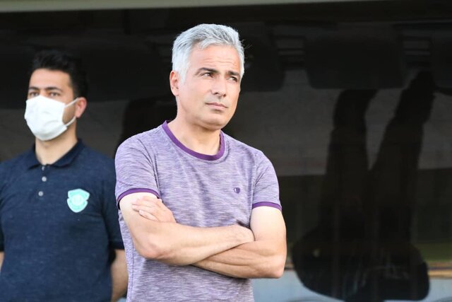 اکبرپور: برای من فوتبال پاک مهم است/ نمی‌دانم چرا بازیکنم اخراج شد