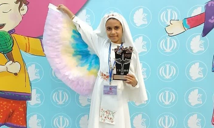دانش‌آموز ورزنه‌ای تندیس جشنواره ملی «سیمرغ سخن» را از آن خود کرد