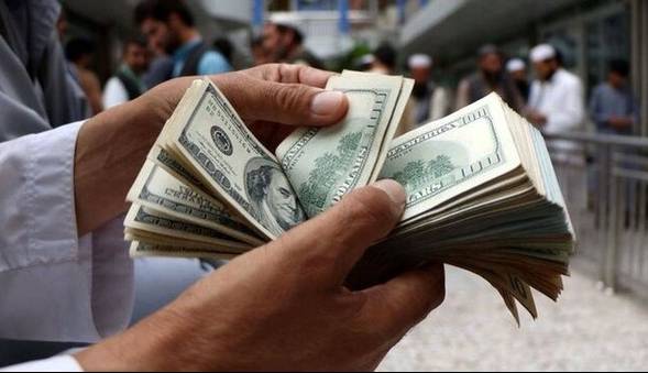 امانت‌داری پلیس لنجان در بازگرداندن کیف میلیونی به گردشگر