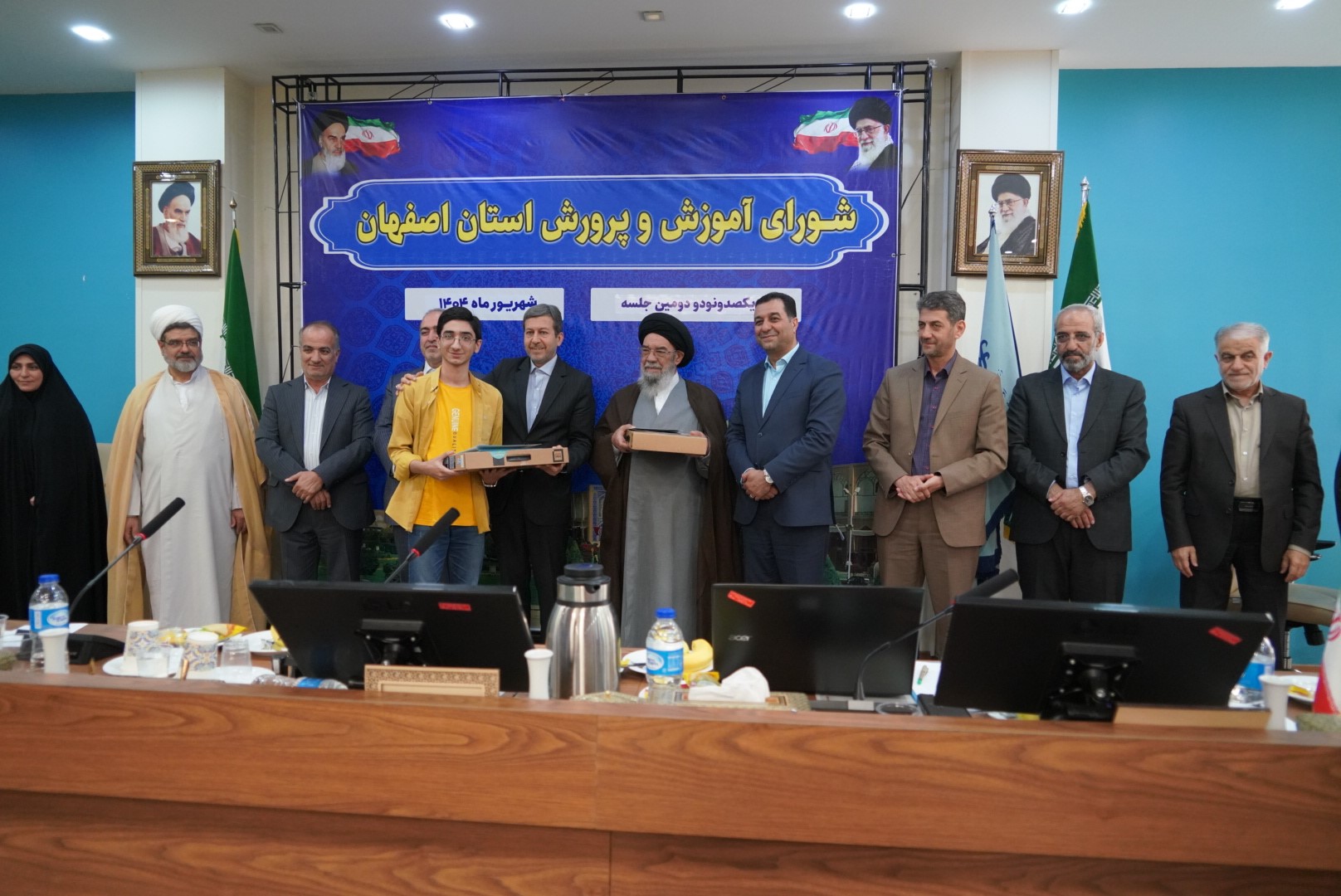 عمره مفرده، هدیه امام جمعه شهر اصفهان به دانش آموزان تک‌رقمی کنکور سراسری استان