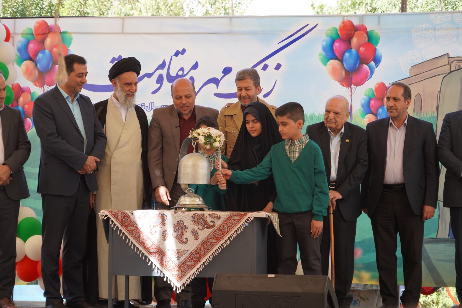زنگ مهر و مقاومت در مدارس استان اصفهان به صدا درآمد