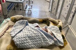کودکی که با تلاش تیم امداد دریایی درمسیر چارک به کیش متولد شد
