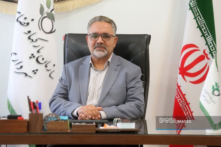 کاشت گل‌های پاییزه در فضای سبز شهر اصفهان