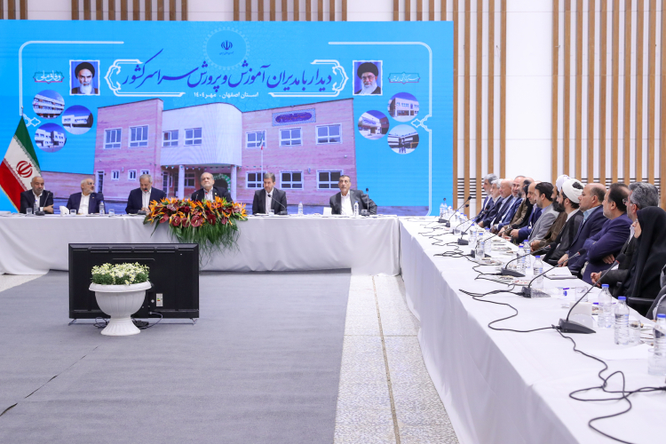 اگر تهدیدهای خارجی ما را نگران نمی‌کند به دلیل تکیه بر انسجام و اراده جمعی مردم است