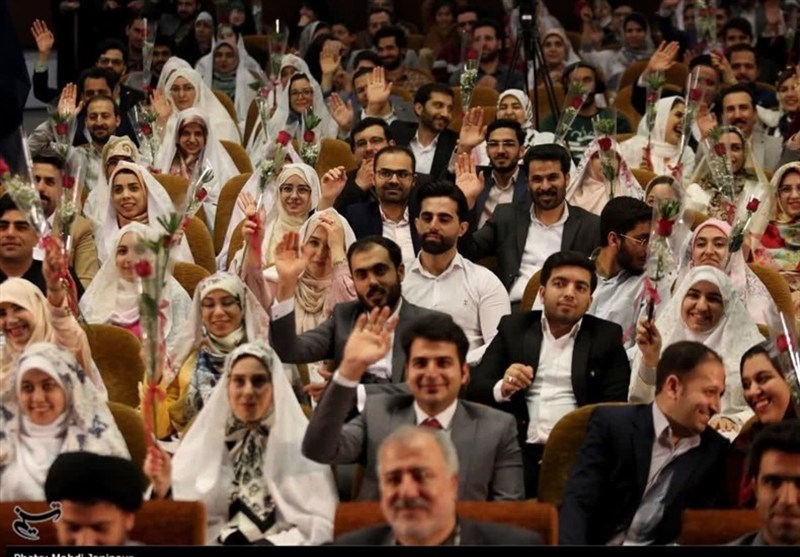 ازدواج دسته‌جمعی ۱۵۰۰ زوج دانشجو در اصفهان