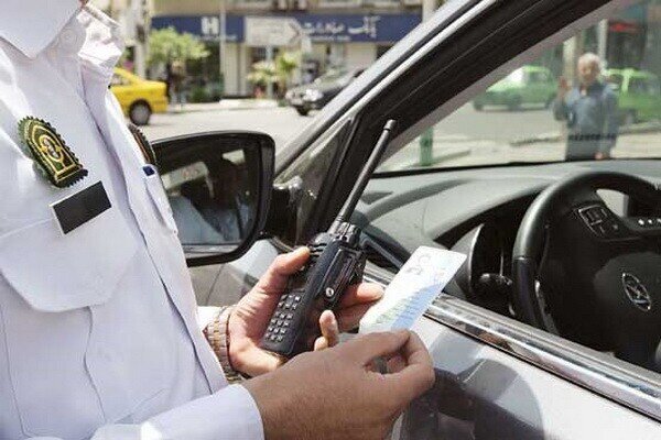 پژو ۲۰۶ با خلافی ۱۲۰ میلیونی در خمینی‌شهر توقیف شد
