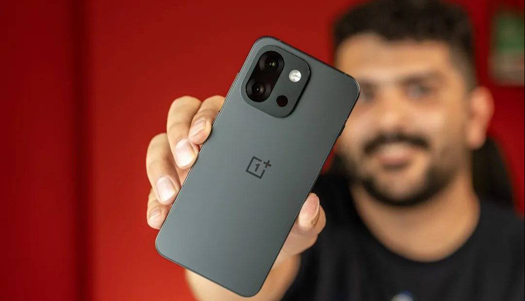 گوشی بعدی وان‌پلاس با باتری ۷۰۰۰ میلی‌آمپرساعتی از راه می‌رسد