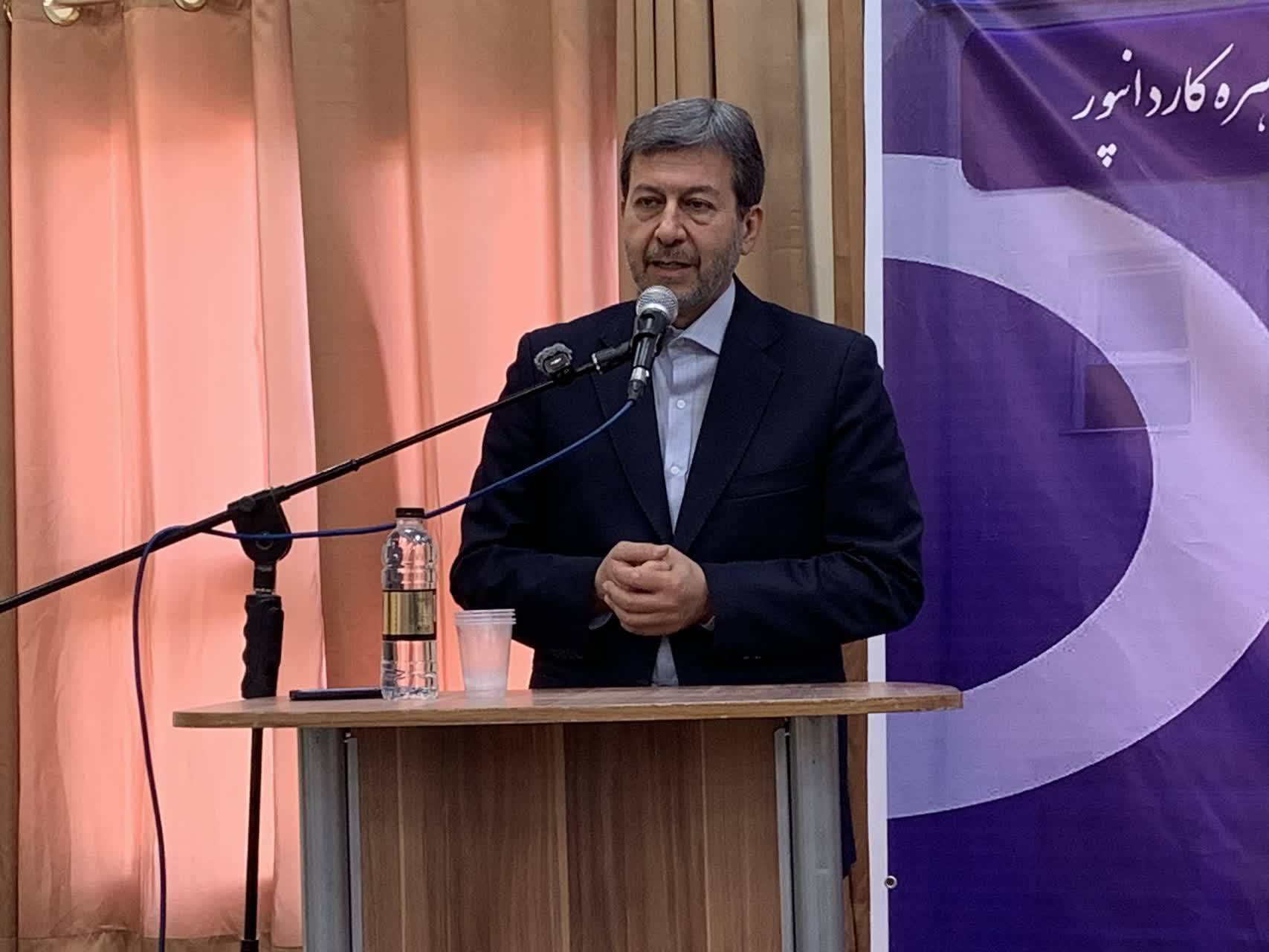 تأکید استاندار اصفهان بر نقش محوری خیرین در تحقق عدالت آموزشی و حمایت از قشر معلم