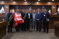 اهدای چوب هاکی شهید حمیدرضا عابدی در اصفهان