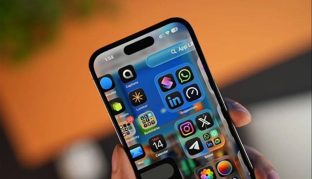 آپدیت جدید آیفون یک ویژگی مهم را حذف می‌کند؛ اما نه برای همه