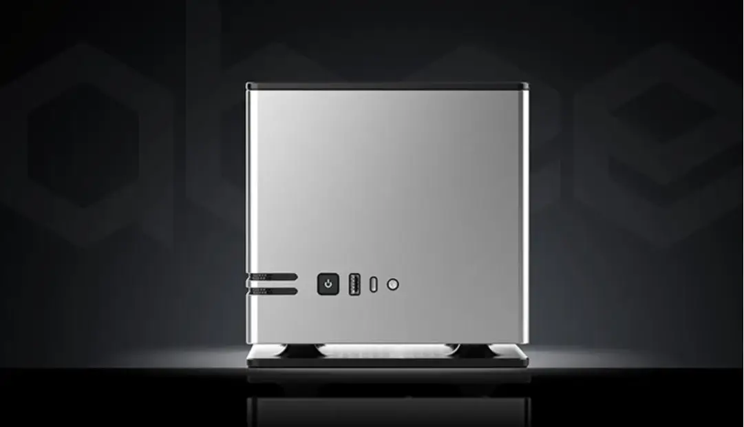 این کامپیوتر مکعبی کوچک، یک هیولای بی‌شاخ‌و‌دم است