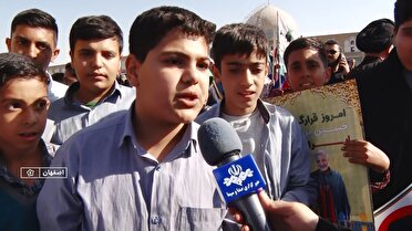 جلوه‌ای از حضور دانش آموزان دیروز و امروز در راهپیمایی ۱۳ آبان