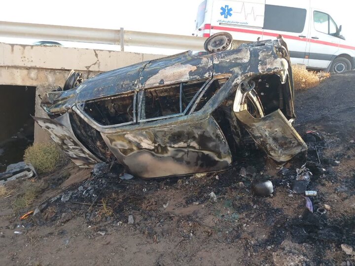 واژگونی مرگبار پراید در اتوبان کاشان - نطنز