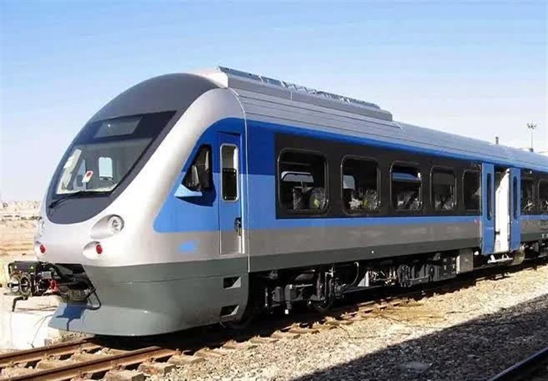 دومین قطار گردشگری «مثلث طلایی» وارد ایستگاه راه‌آهن اصفهان شد