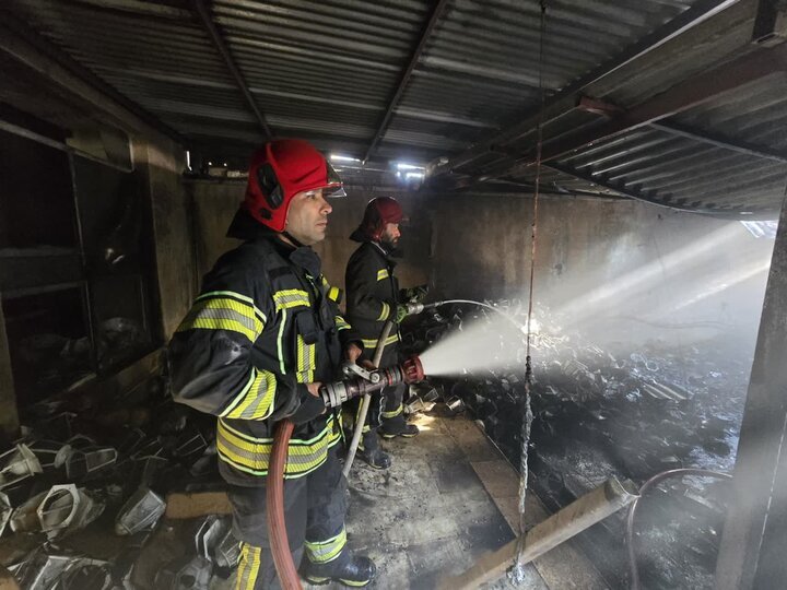 آتش سوزی در مجتمع ۱۰ واحدی در خیابان آل محمد