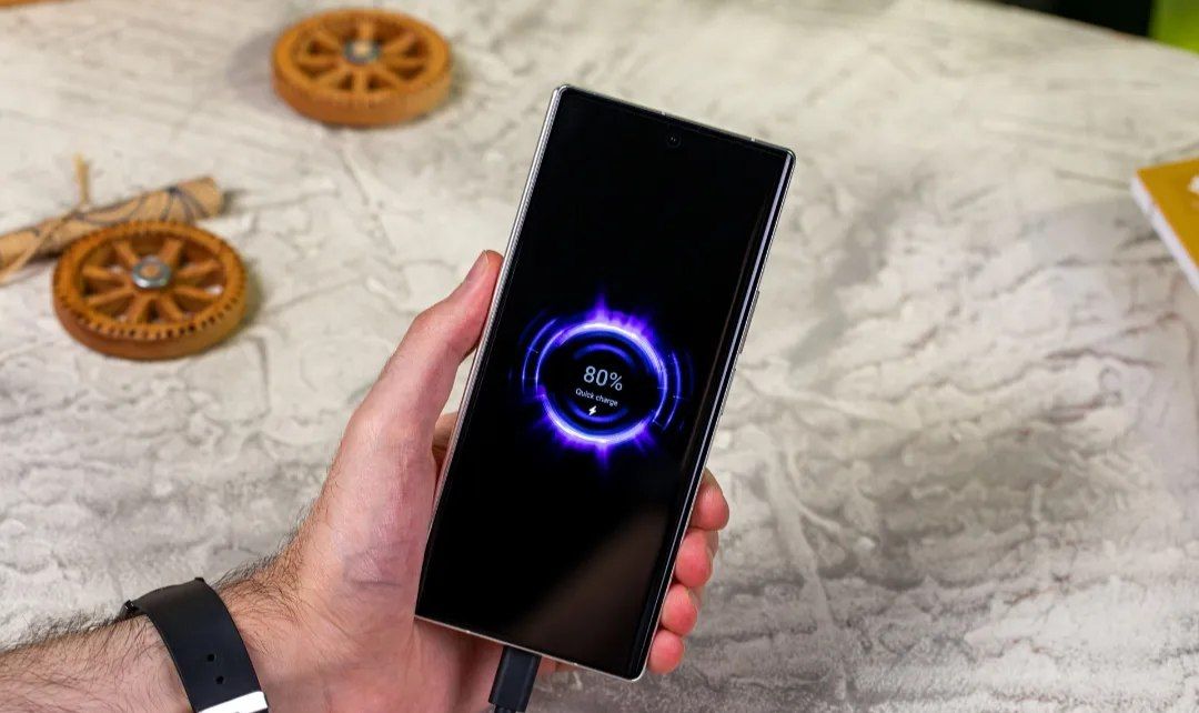 سریع‌ترین شارژر موبایل جهان؛ صفر تا صد در ۵ دقیقه!