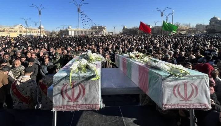 پیکر مطهر ۱۰ شهید گمنام در اصفهان تشییع می‌شود