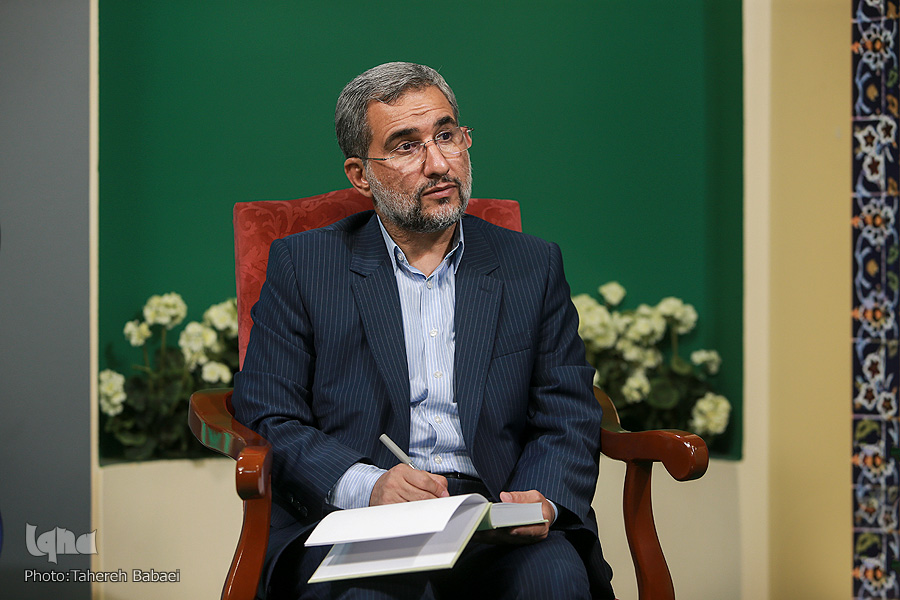 سرمقاله ایران/ مردم‌دوستی و غیرت دینی؛ دو شرط رهبری دینی