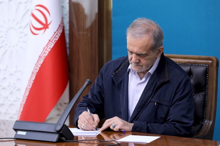 پیام تسلیت پزشکیان درپی درگذشت مادر شهیدان معینی