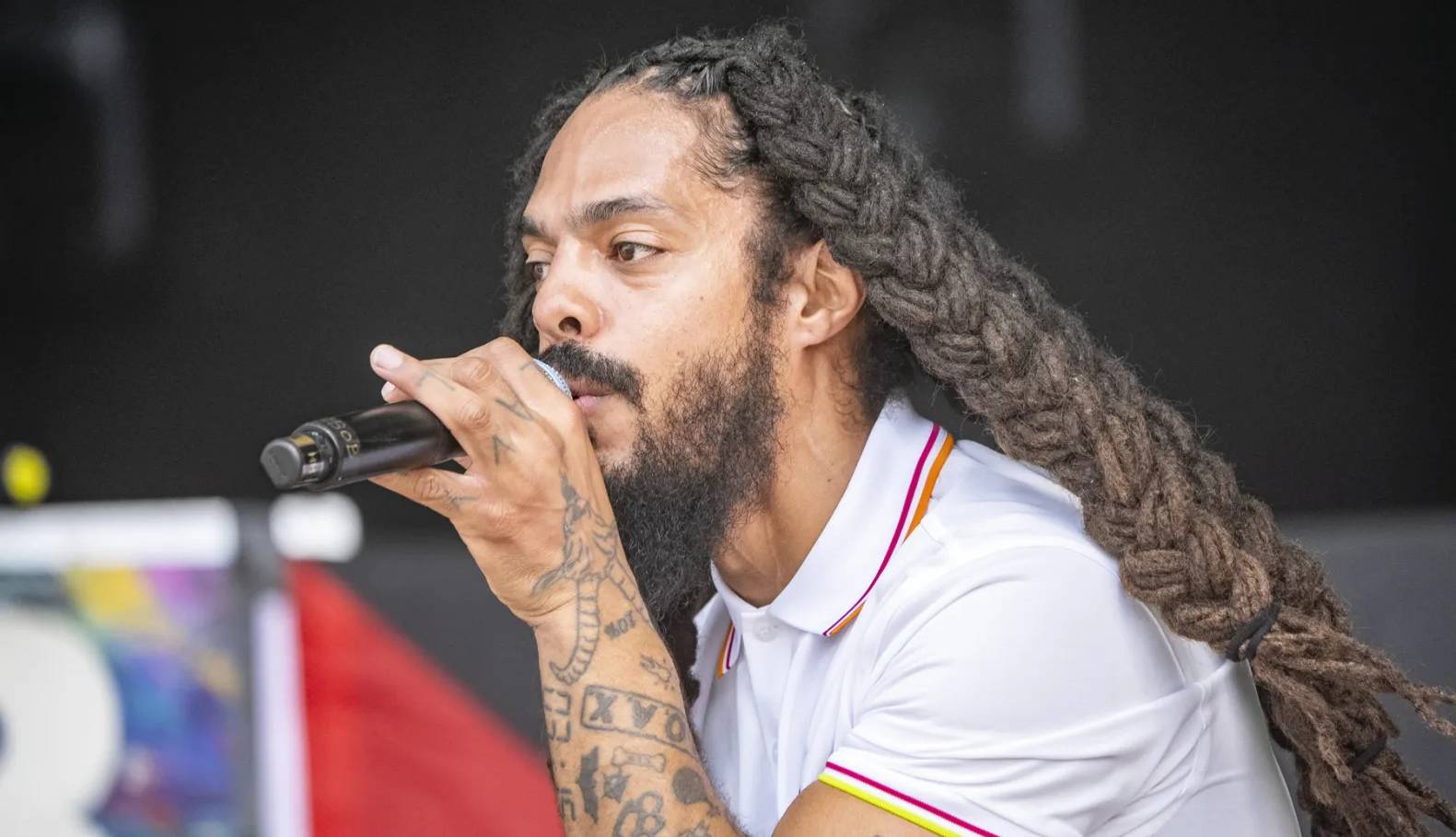 خواننده بریتانیایی: از سر دادن شعار «مرگ بر ارتش اسرائیل» پشیمان نیستم