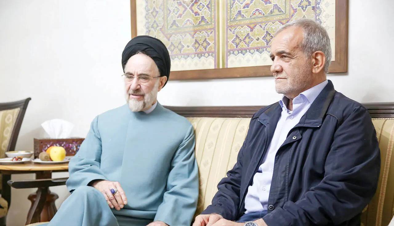 بازپس‌گرفتن اختیارات؛ بررسی توصیه اخیر خاتمی به پزشکیان