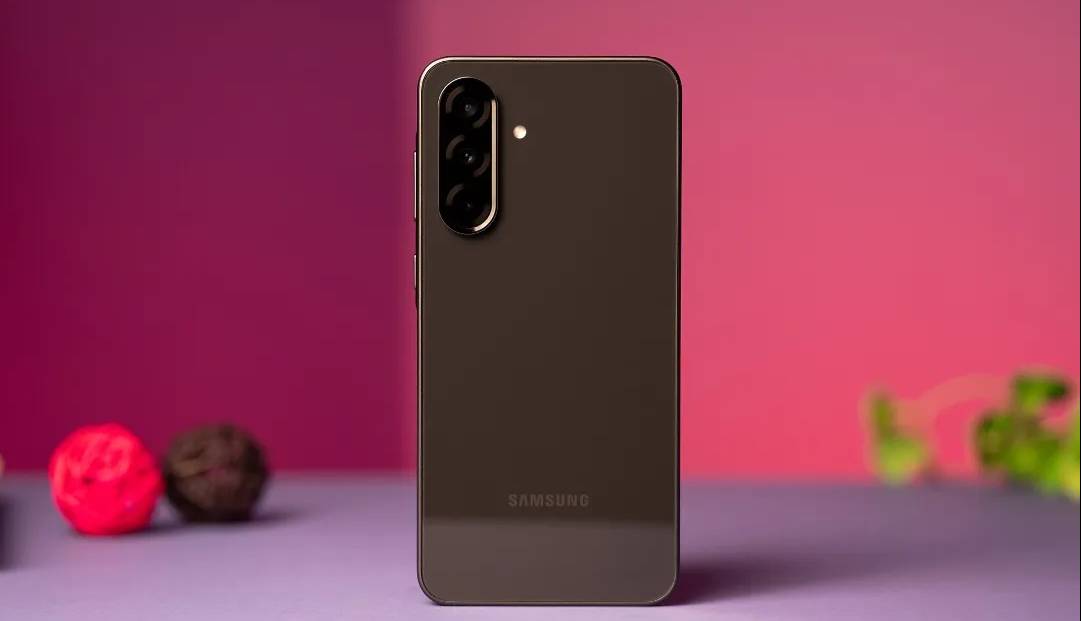 گوشی مورد انتظار گلکسی A۳۷ سامسونگ با یک تغییر غیرمنتظره رؤیت شد