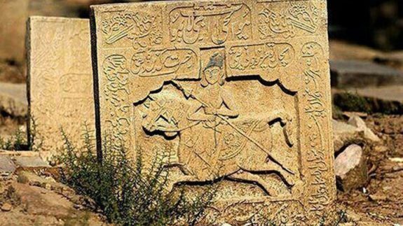 آغاز شناسنامه‌دار کردن سنگ‌های تاریخی تخت فولاد