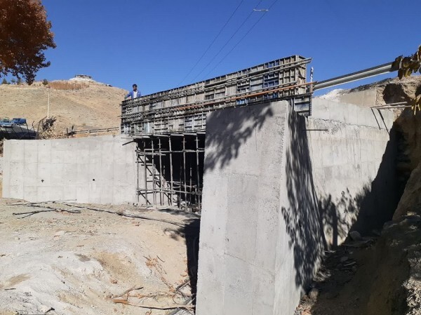 اجرای طرح تعریض پل گنجگاه و بهسازی اطراف سد زاینده‌رود