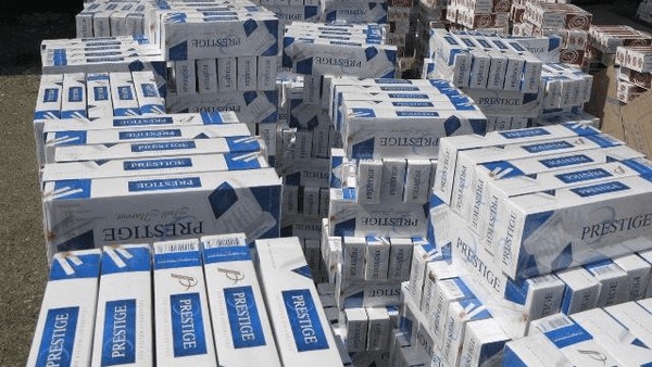 کشف ۶ میلیون نخ سیگار جاساز در یک تریلی در اصفهان