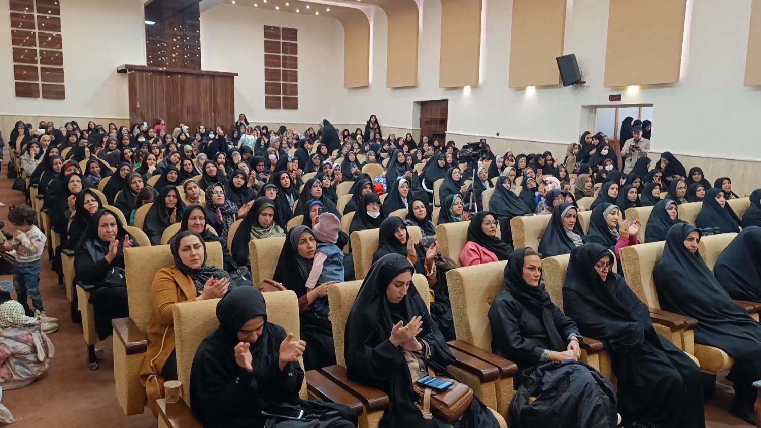 تجلیل از مادران تمدن ساز