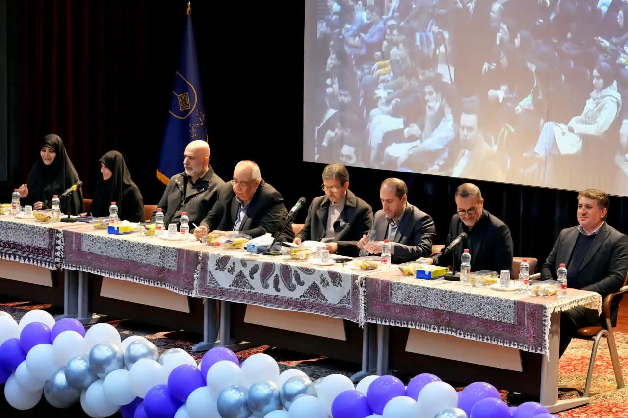 مطالبه‌گری دانشجویان مدیریت استان را در رسیدن به اهداف خود مصرتر می‌کند