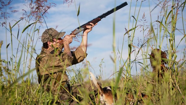 دستگیری شکارچی متخلف در منطقه حفاظت‌شده کرکس نطنز