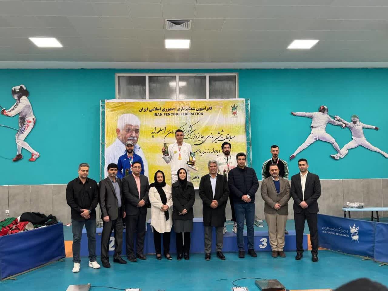 قهرمانی شمشیرباز اصفهانی در رقابت‌های جایزه بزرگ کشور