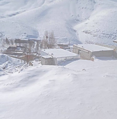 لغزندگی معابر و خیابان‌ها در فریدونشهر بر اثر بارش پراکنده برف