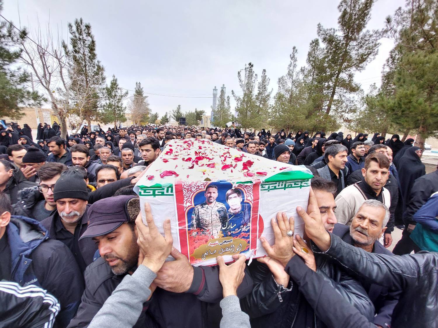 تشییع پیکر شهید صانعی نیک آبادی در نیک آباد جرقویه