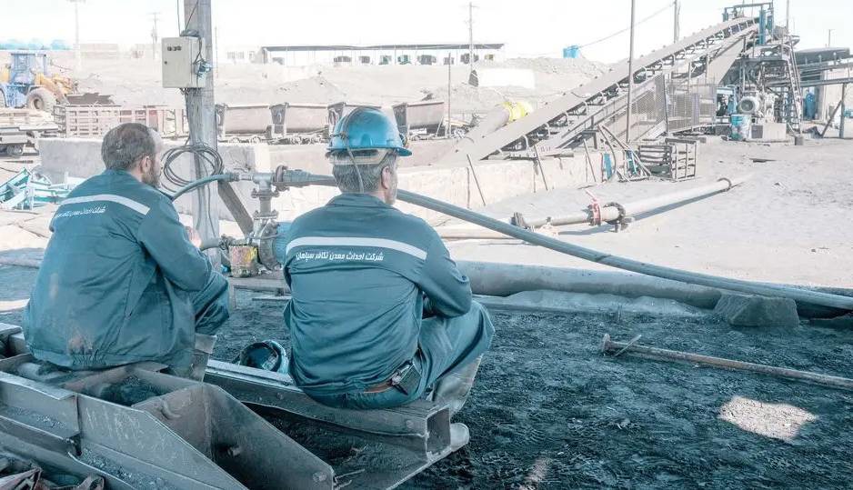 روزی چند بار می‌میریم؛ روایتی از وضعیت رنج‌آور دو کارگر معدن طبس