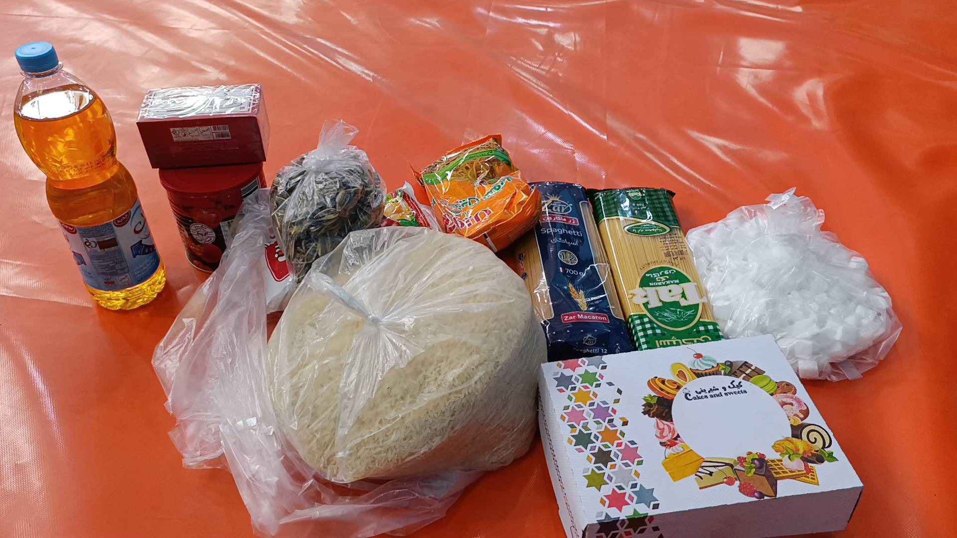 توزیع ۱۵۰ بسته کمک حمایتی یلدایی به نیازمندان خورزوقی