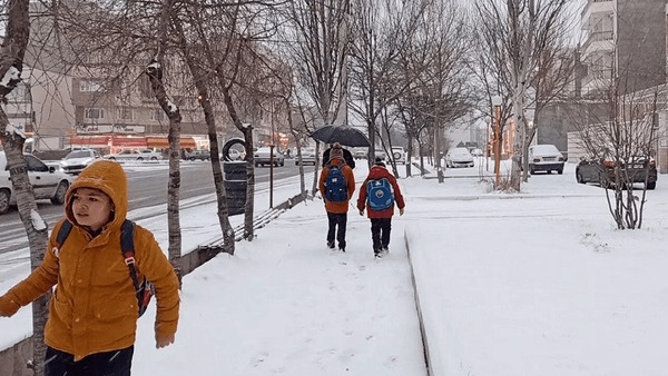 مدارس و دانشگاه‌های استان فردا حضوری است