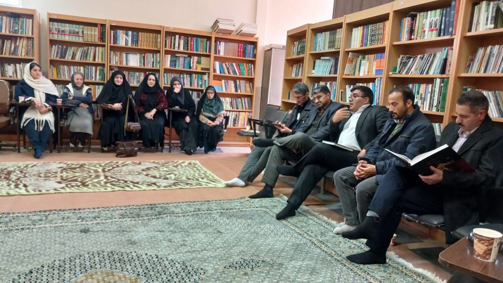 برگزاری مراسم آیینی عصر شعر یلدایی در فریدونشهر