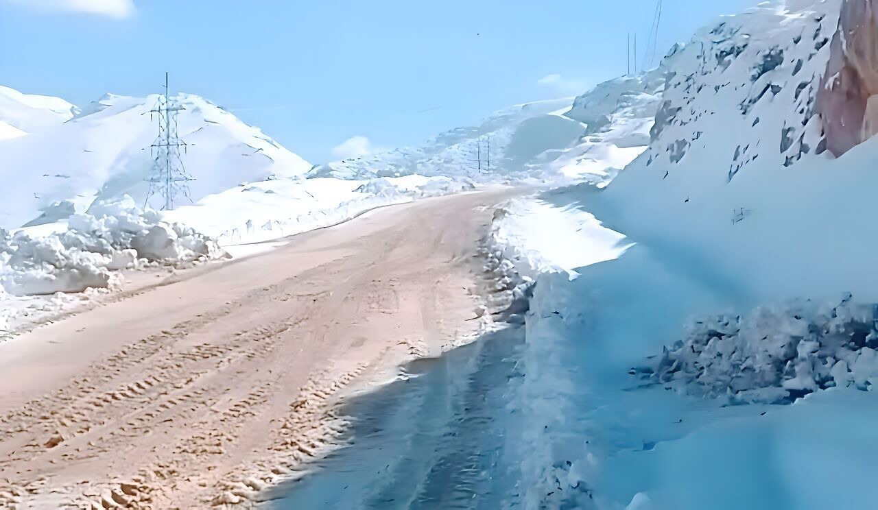 بازگشایی گردنه کلوسه در فریدونشهر