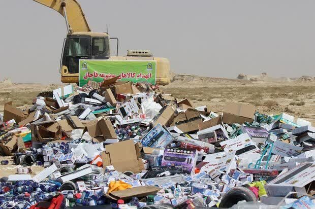معدوم شدن ۶۰۰ کیلوگرم کالای قاچاق و تقلبی در کاشان