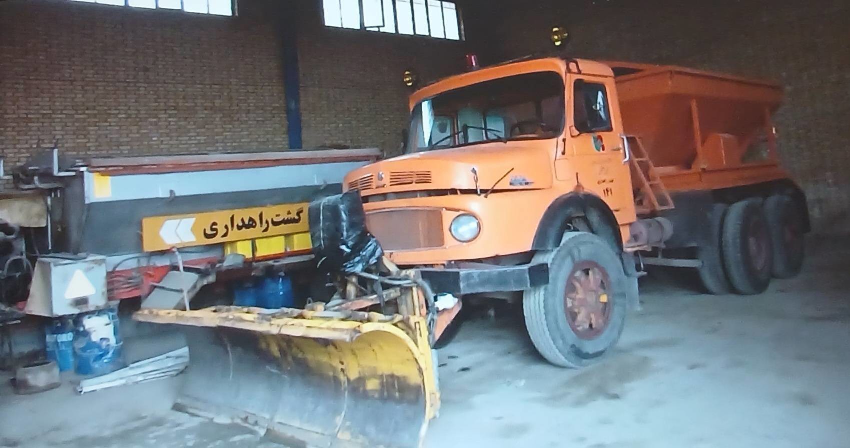 ذخیره سازی ۶۰۰ تن ماسه و نمک در چهار راهدارخانه شهرستان فریدونشهر