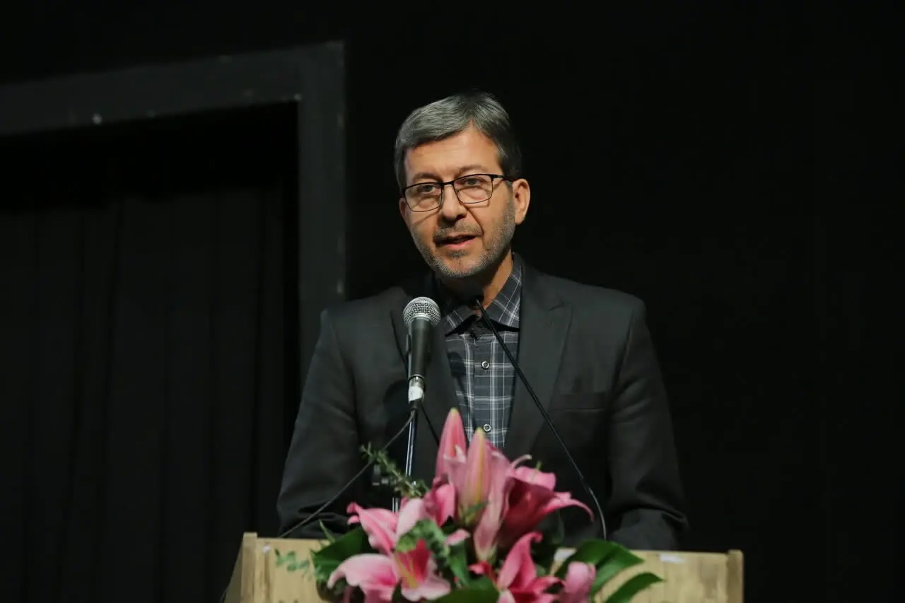 استاد پرورش ترکیبی از "معلمی متعهد"، "مدیر انقلابی" و "مرشد اخلاقی" بود