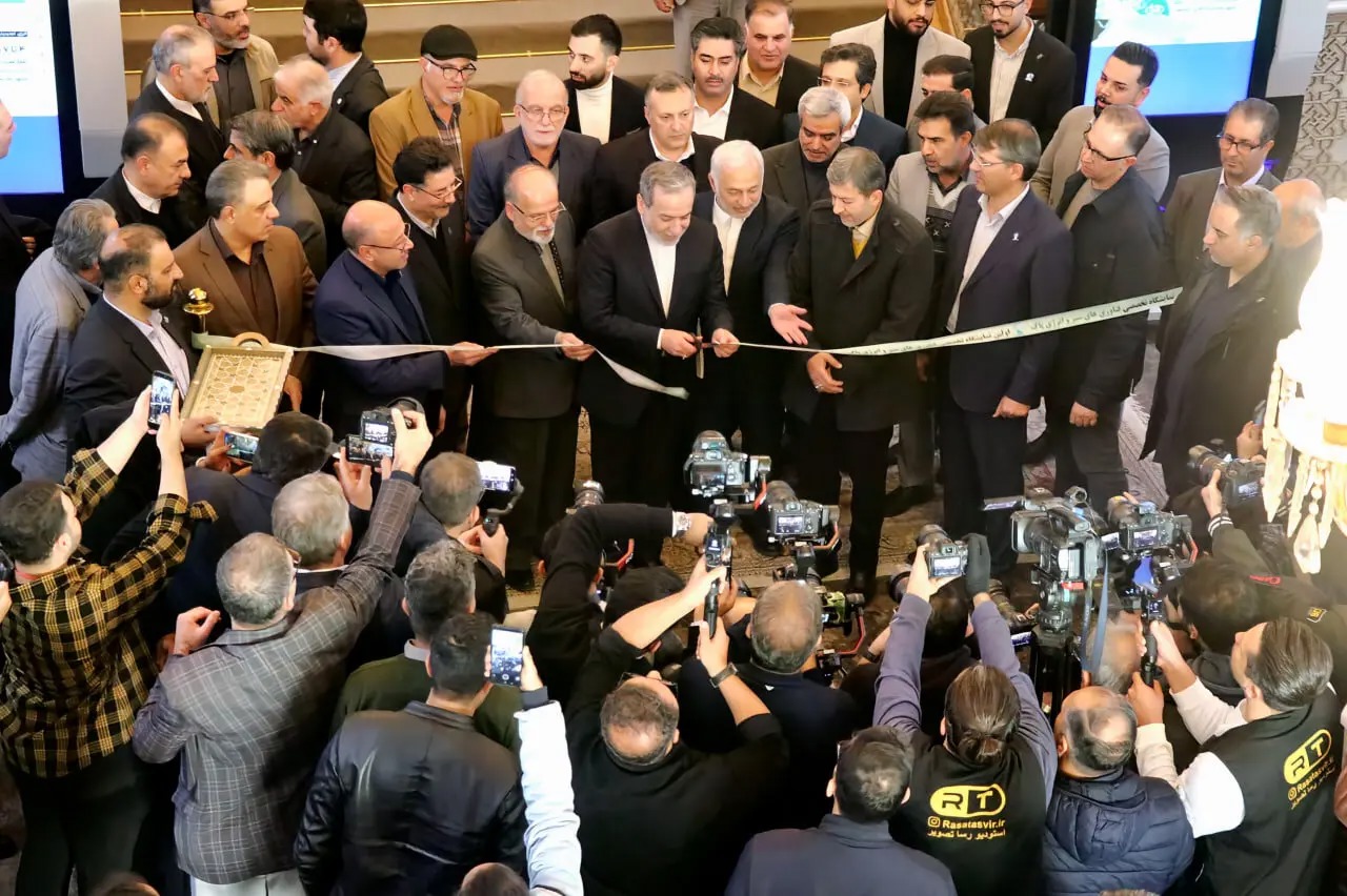 افتتاح نمایشگاه  فناوری‌های سبز و انرژی پاک اصفهان با حضور وزیر امور خارجه