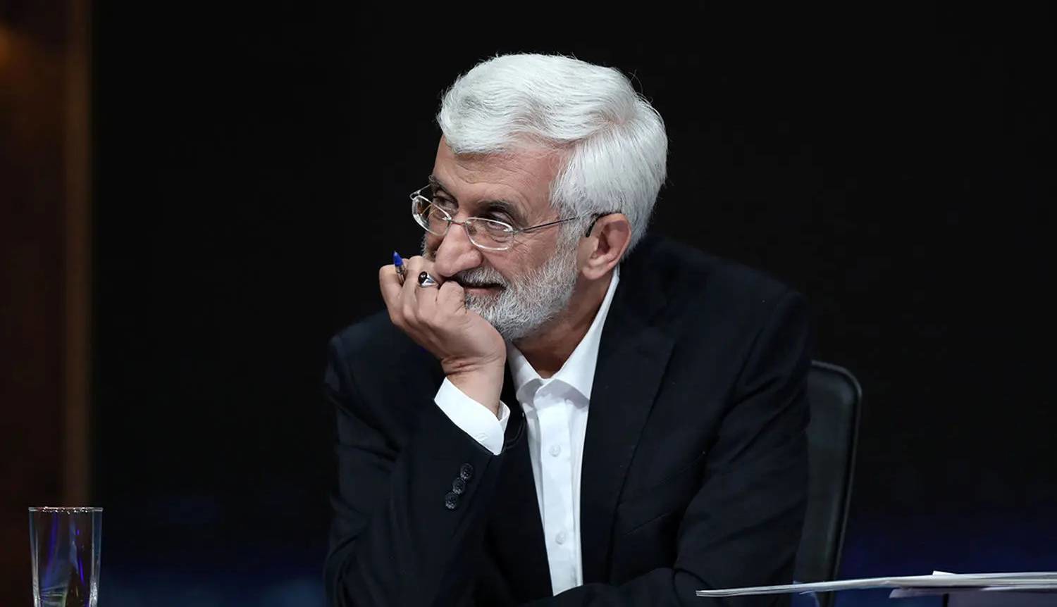 مناظره نمی‌کند، محاکمه هم نمی‌شود