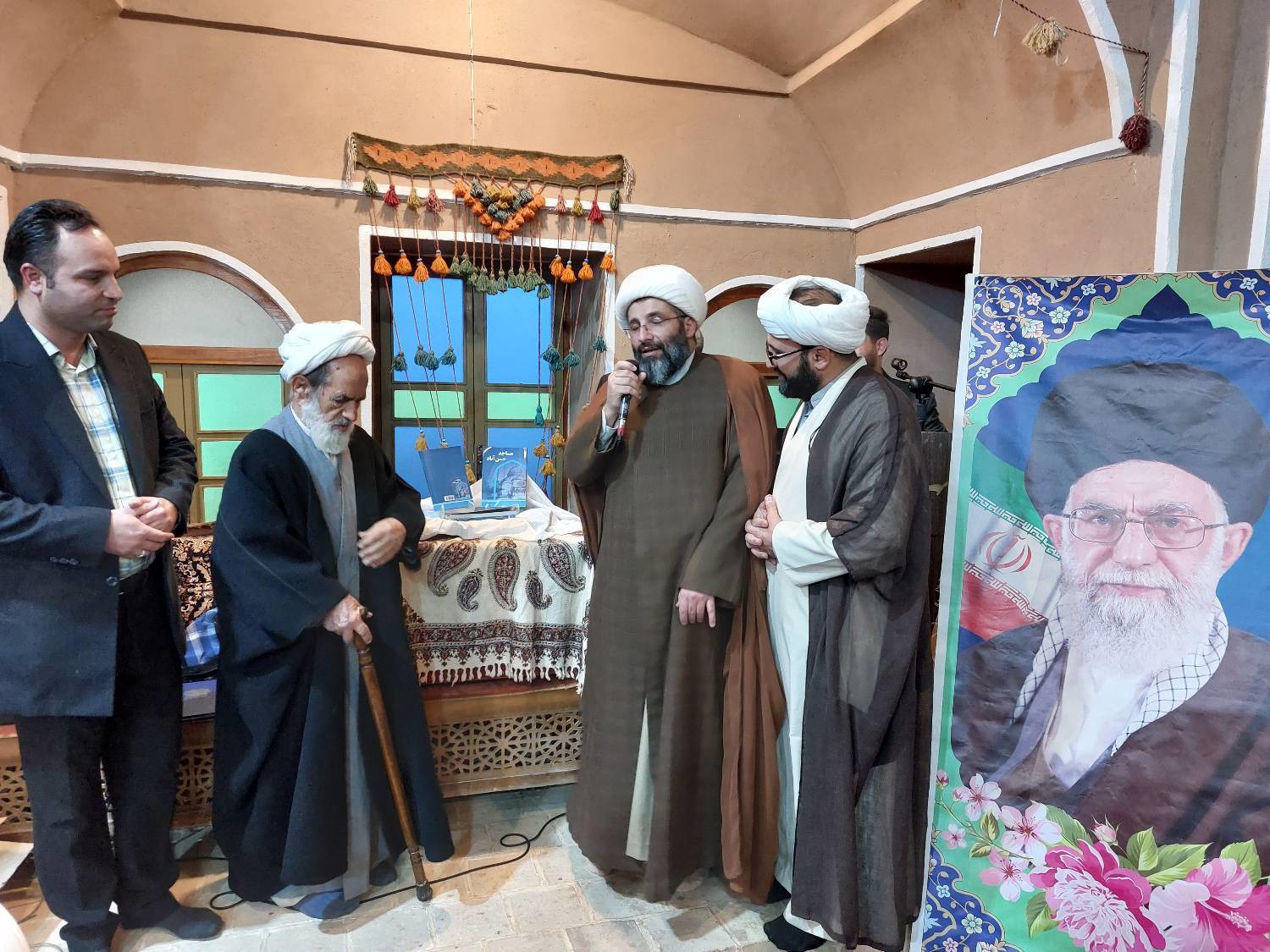 رونمایی از کتاب مساجد حسن آباد